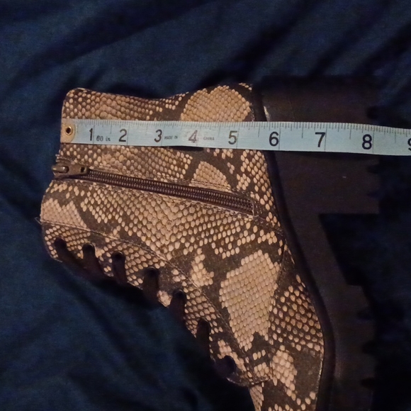 Faux Snake Brie Combat Boots • Size 8.5 • Universal Thread • NWT - Picture 9 of 12